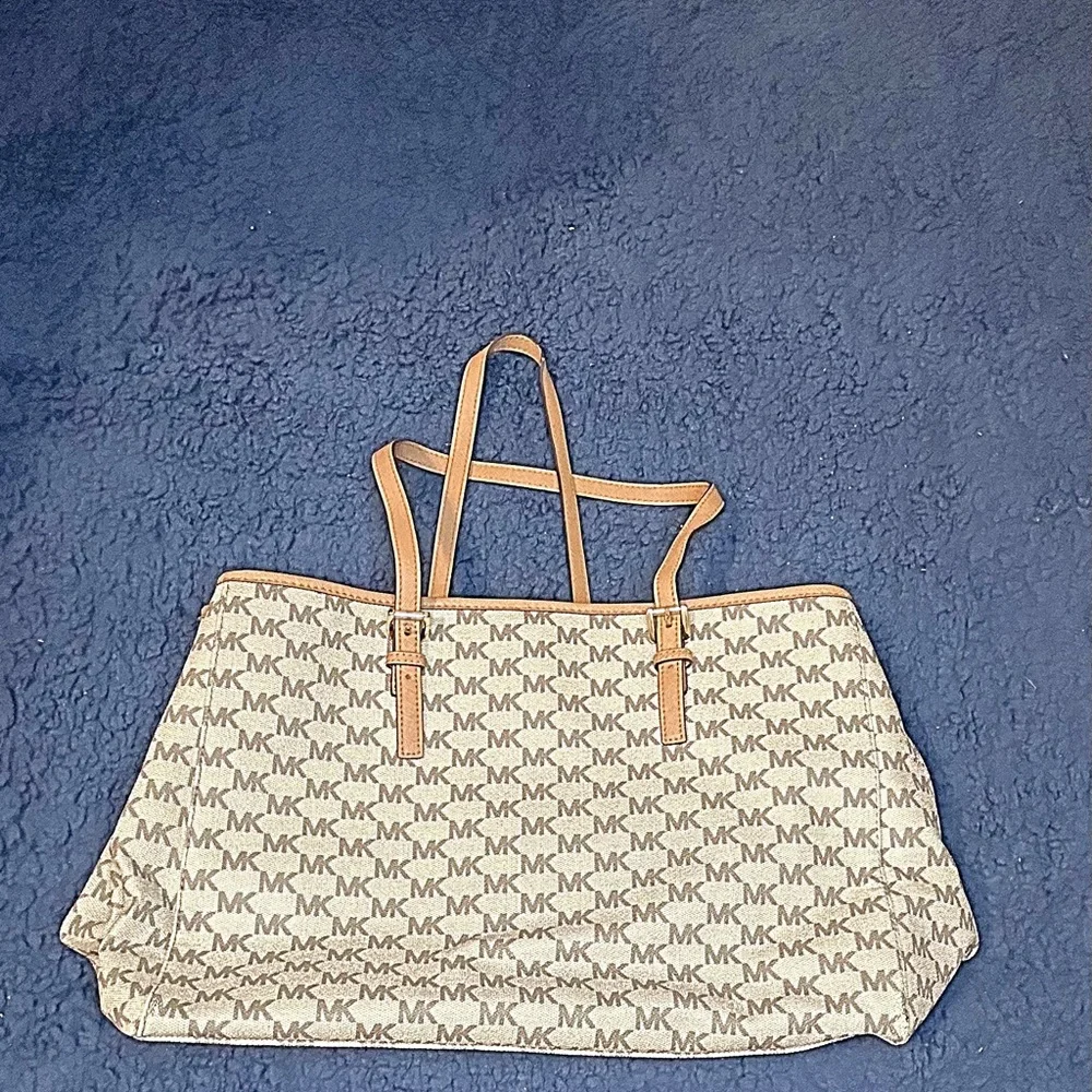 Michael Kors purse - Picture 2 of 2